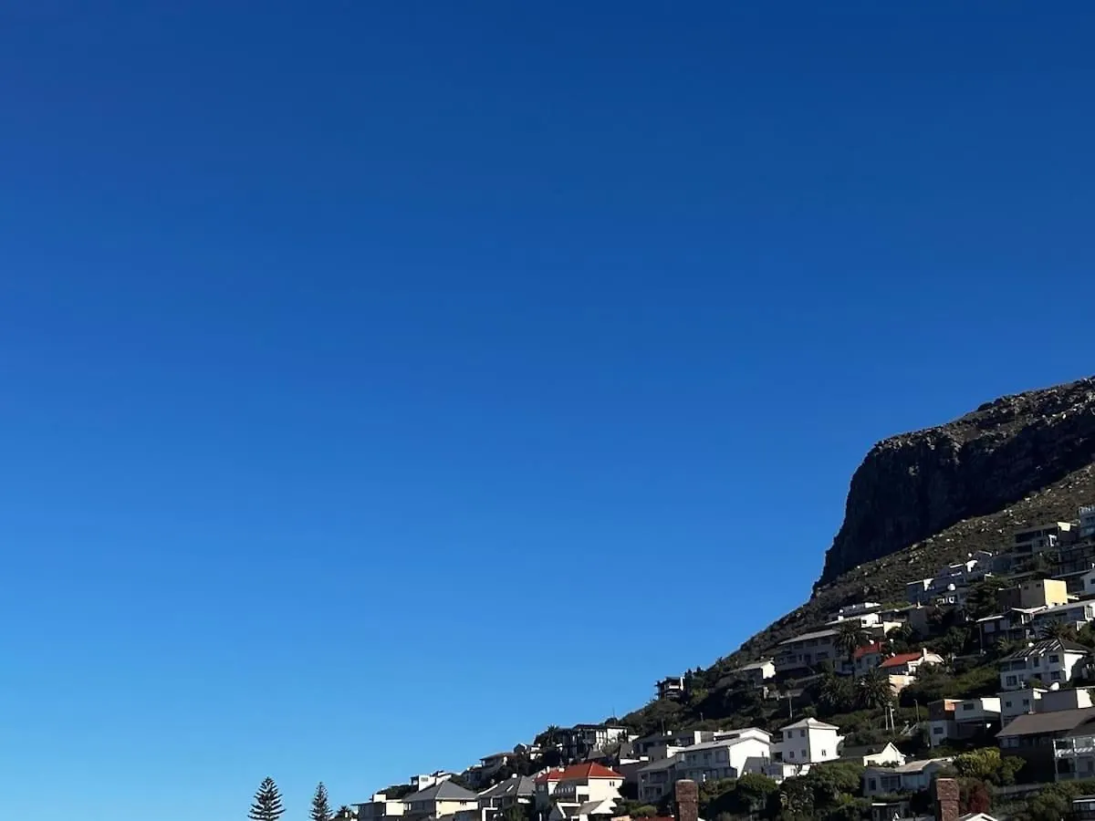 Comfort & Style Apartment 200M To Beach With Parking Cape Town