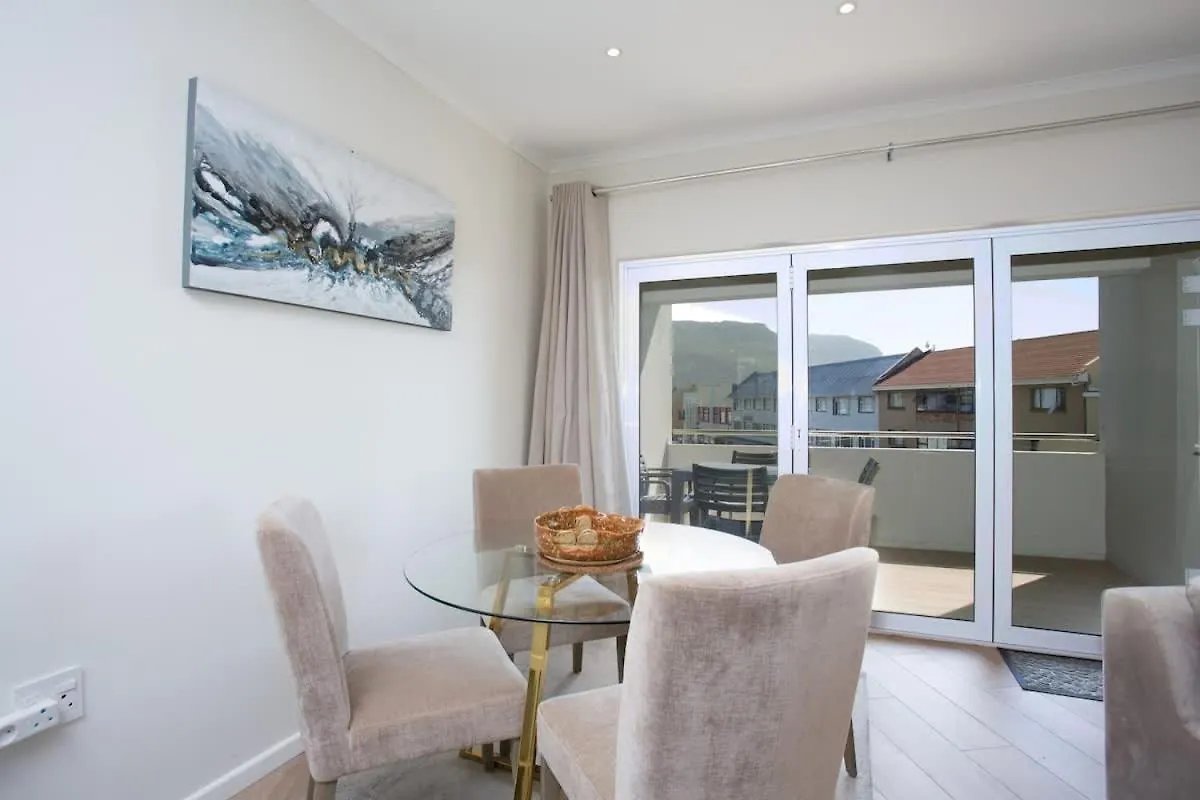 Comfort & Style Apartment 200M To Beach With Parking Cape Town