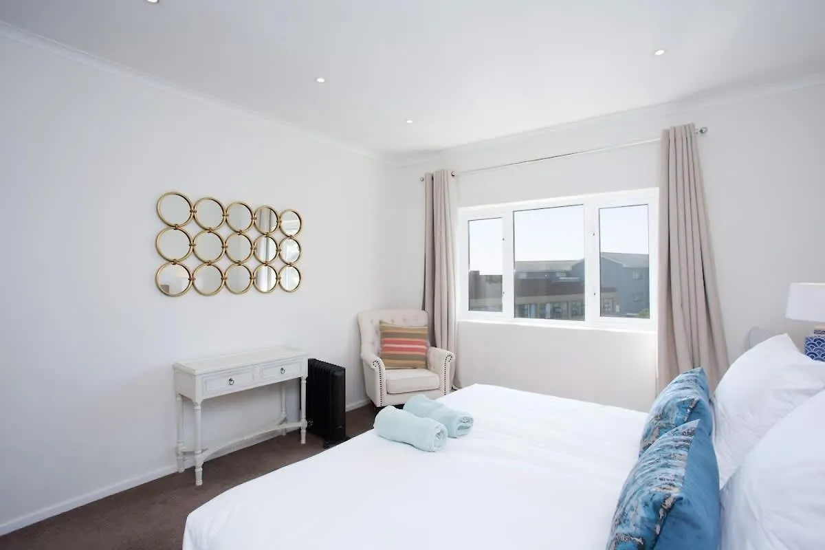 Comfort & Style Apartment 200M To Beach With Parking Cape Town
