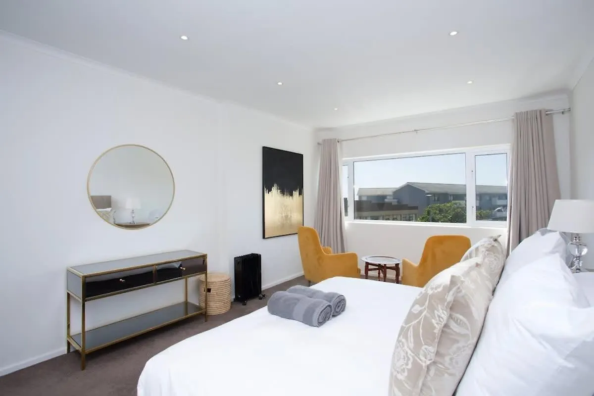 Comfort & Style Apartment 200M To Beach With Parking Cape Town