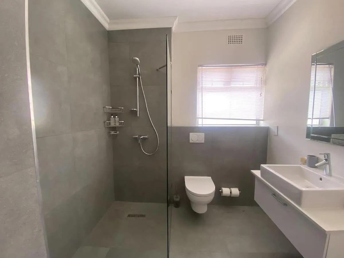 Comfort & Style Apartment 200M To Beach With Parking Cape Town