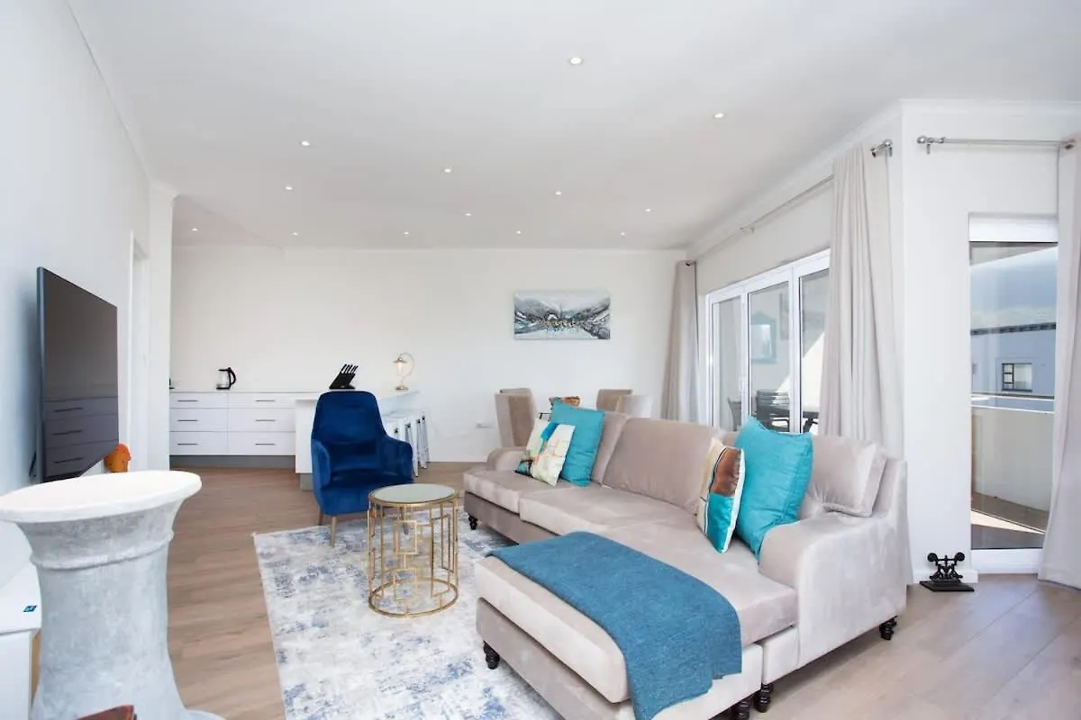 Comfort & Style Apartment 200M To Beach With Parking Cape Town