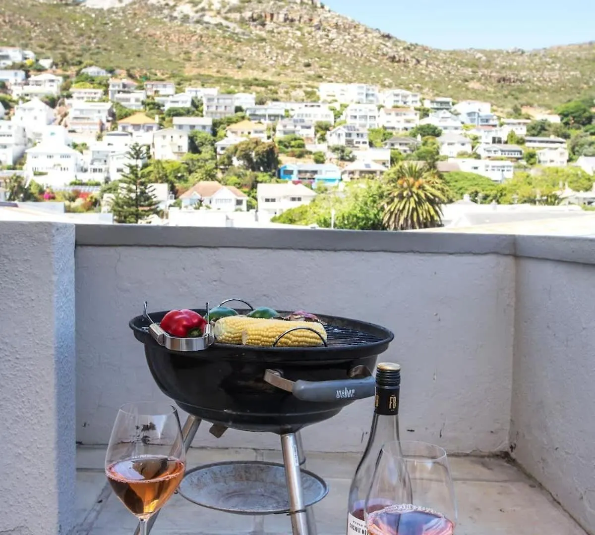 Comfort & Style Apartment 200M To Beach With Parking Cape Town
